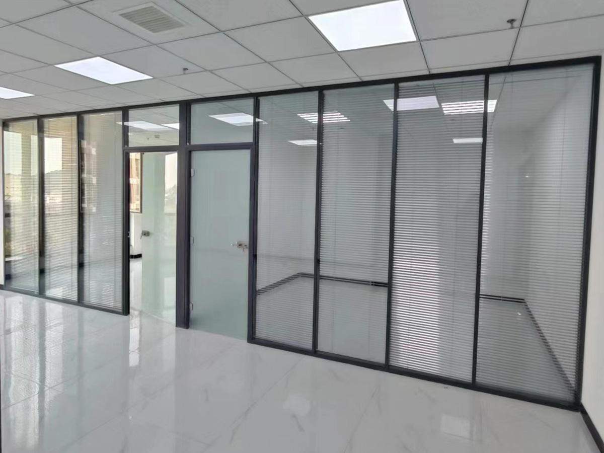 济南办公室装修玻璃隔断设计师不可忽视细节