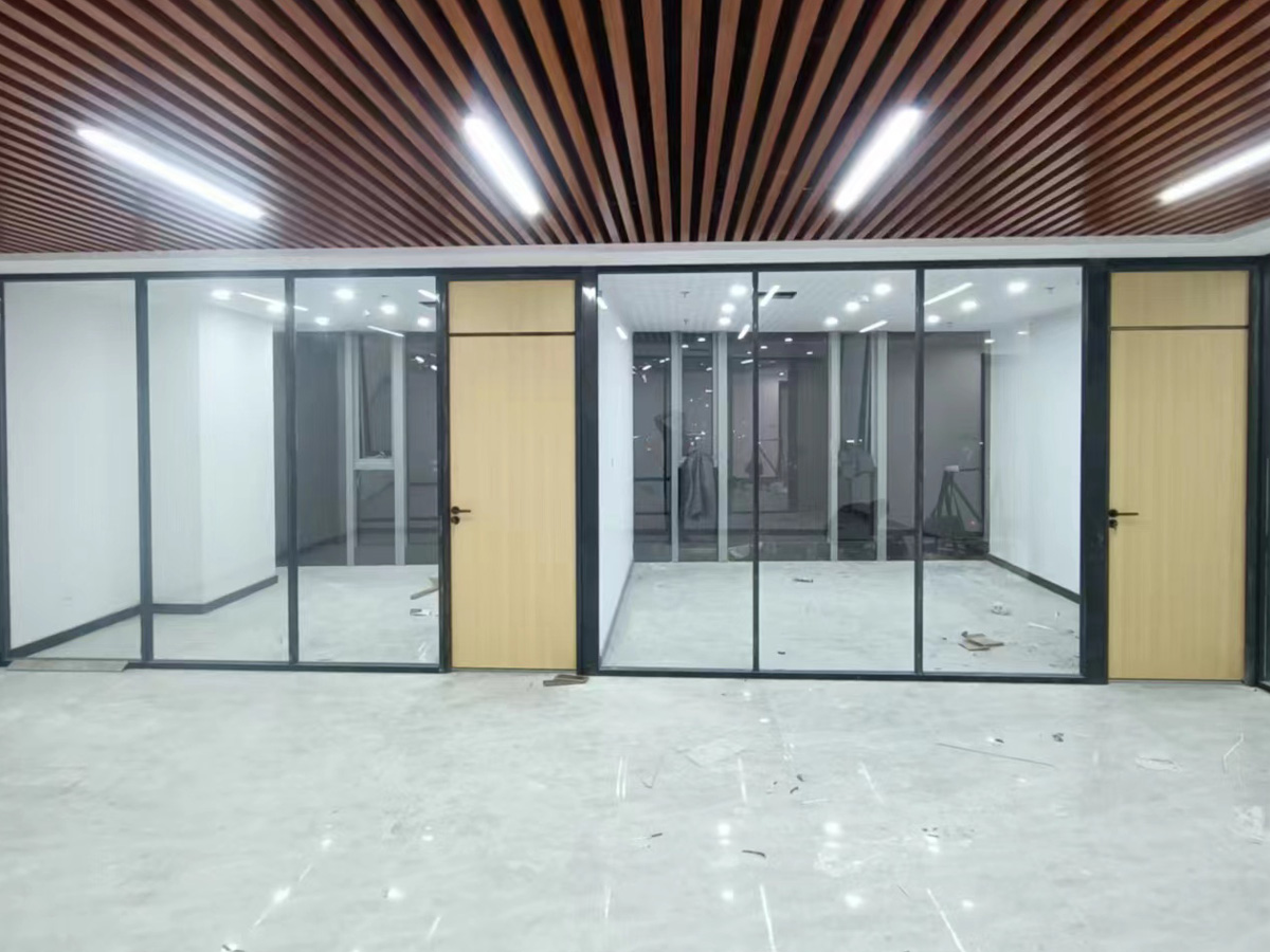 济南办公室玻璃隔断用单层玻璃好还是双层玻璃好?